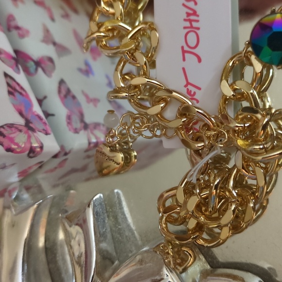 Betsey Johnson Buggin Out Butterfly Collar Necklace Multi NWT - Picture 6 of 6